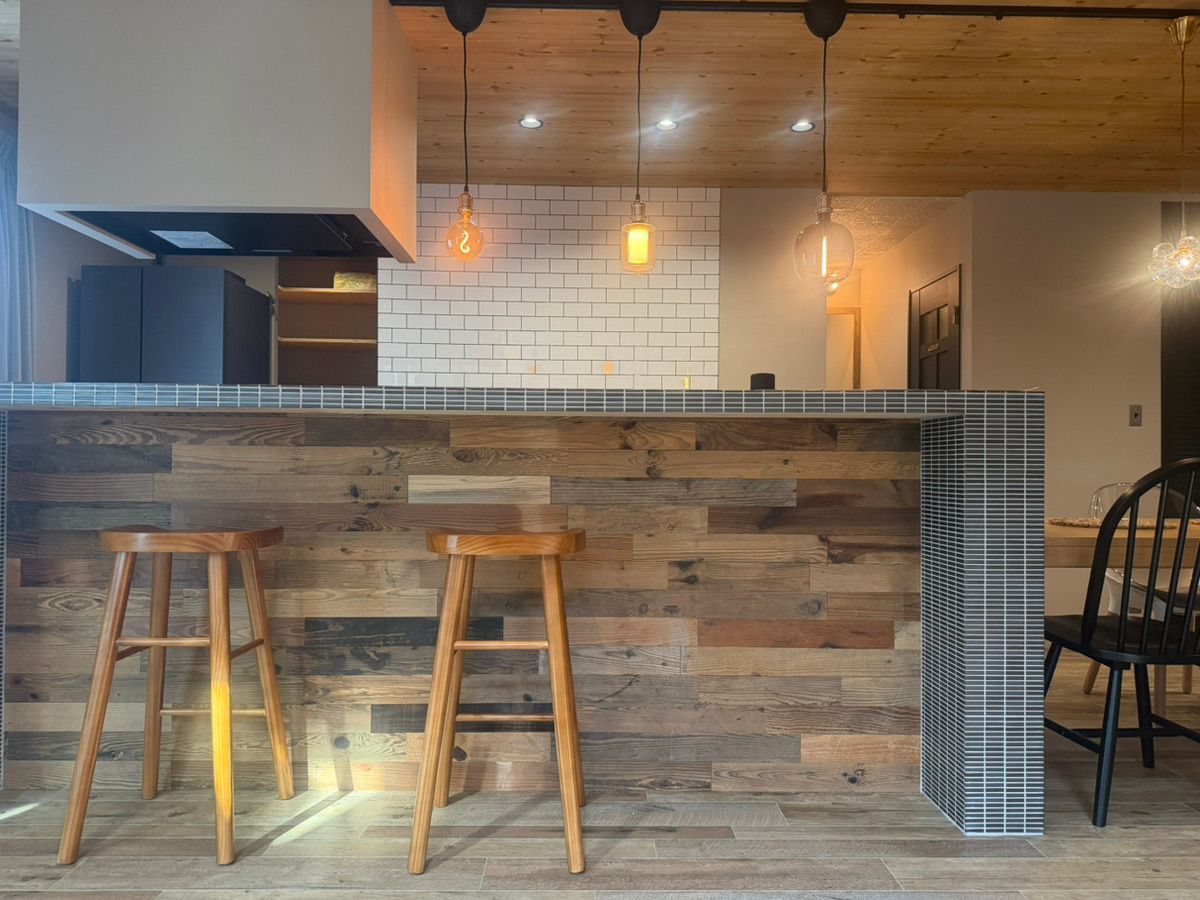 吹き抜けリビングとこだわりの空間設計がされた家