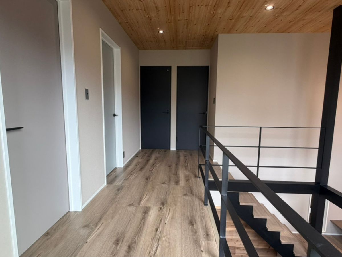 吹き抜けリビングとこだわりの空間設計がされた家